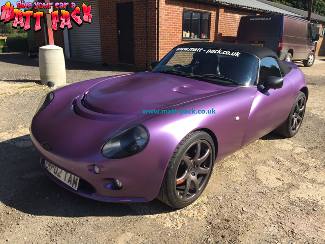 clio spray wrapped in fulldip cherry red at matt-pack